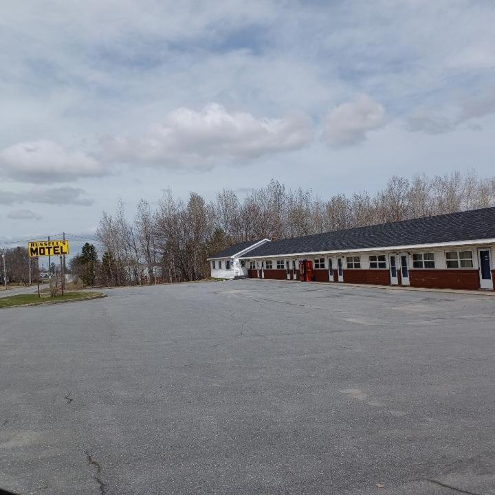 Russell'S Motel Caribou Buitenkant foto