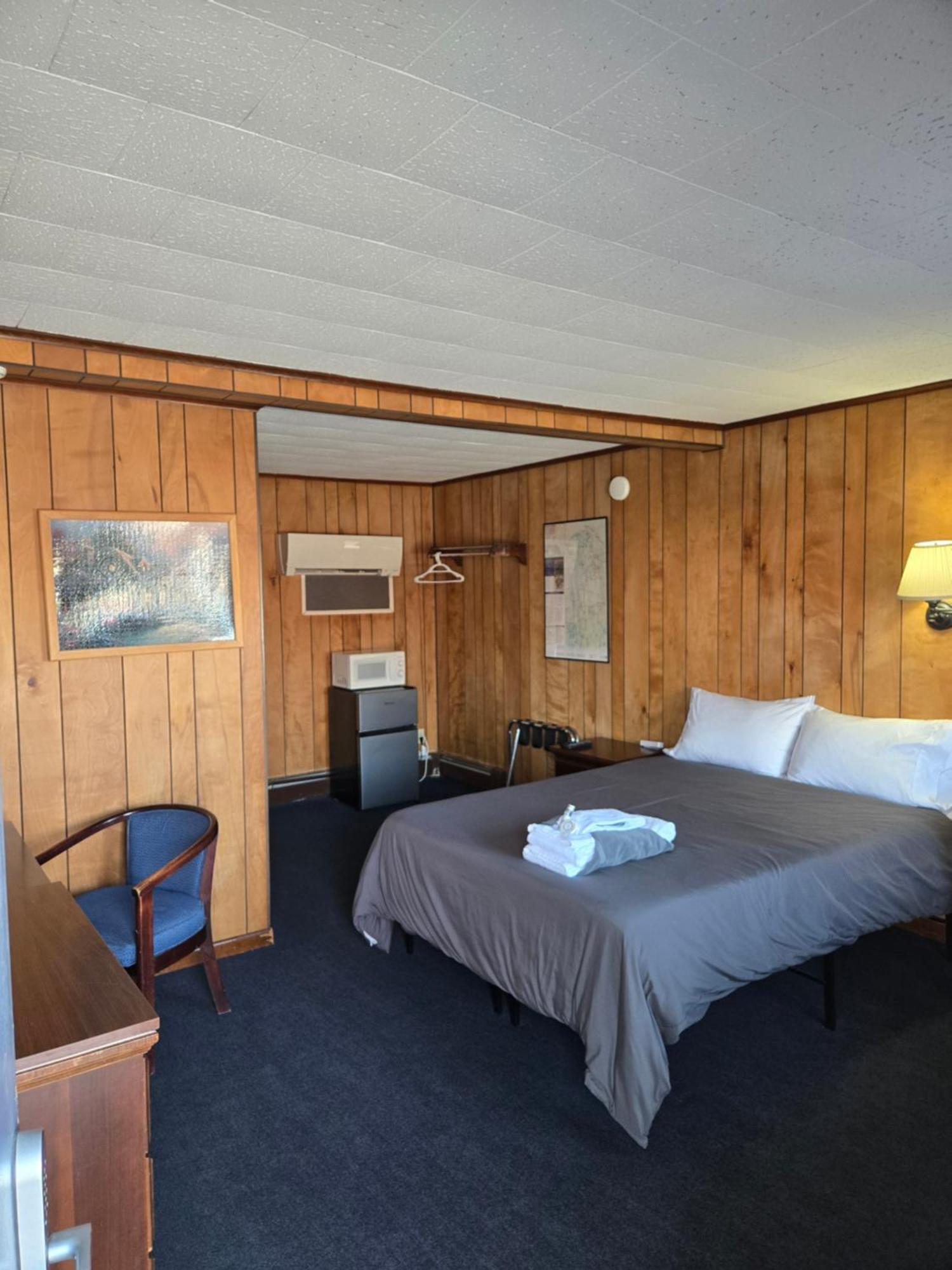 Russell'S Motel Caribou Buitenkant foto