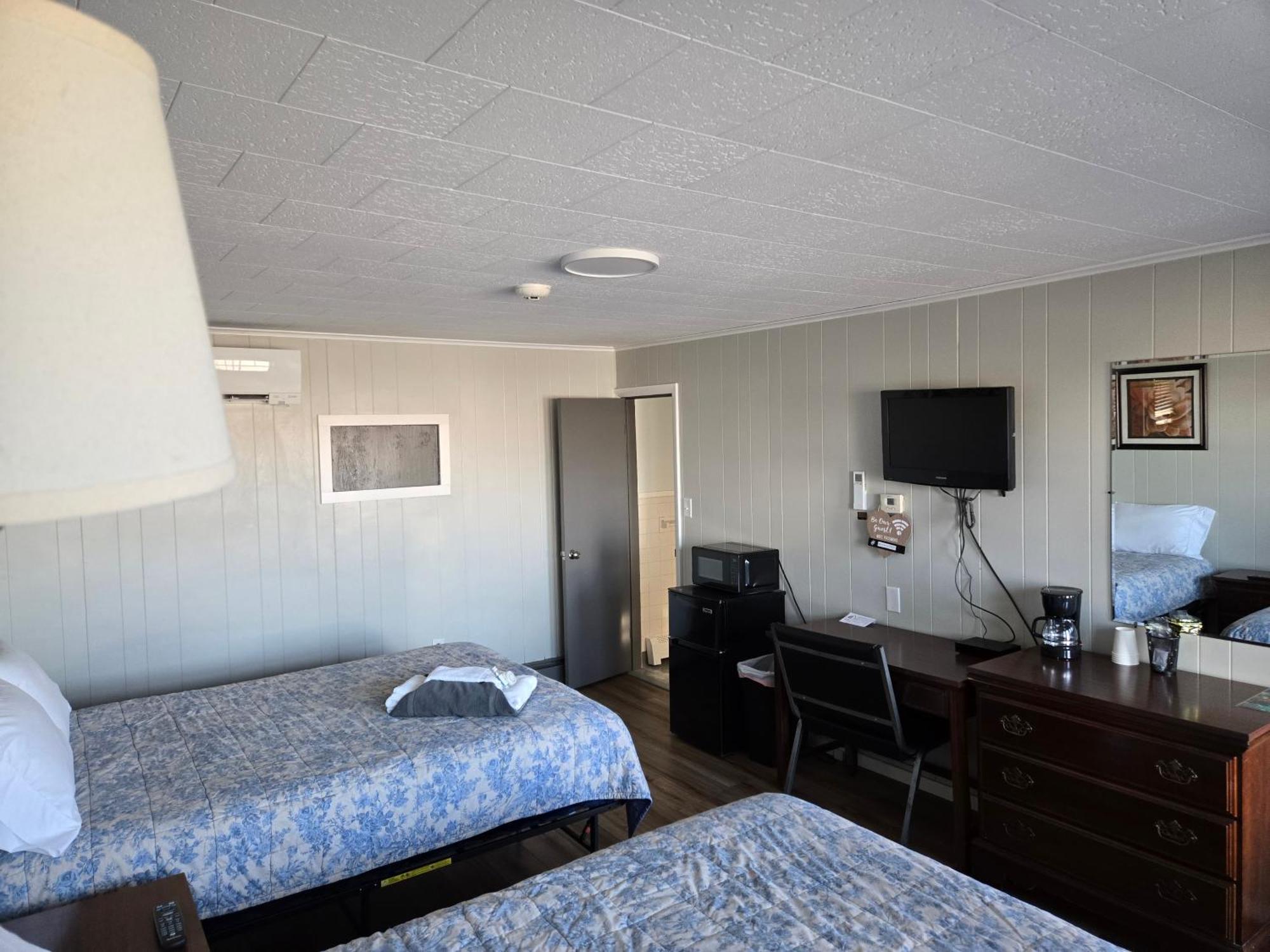 Russell'S Motel Caribou Buitenkant foto
