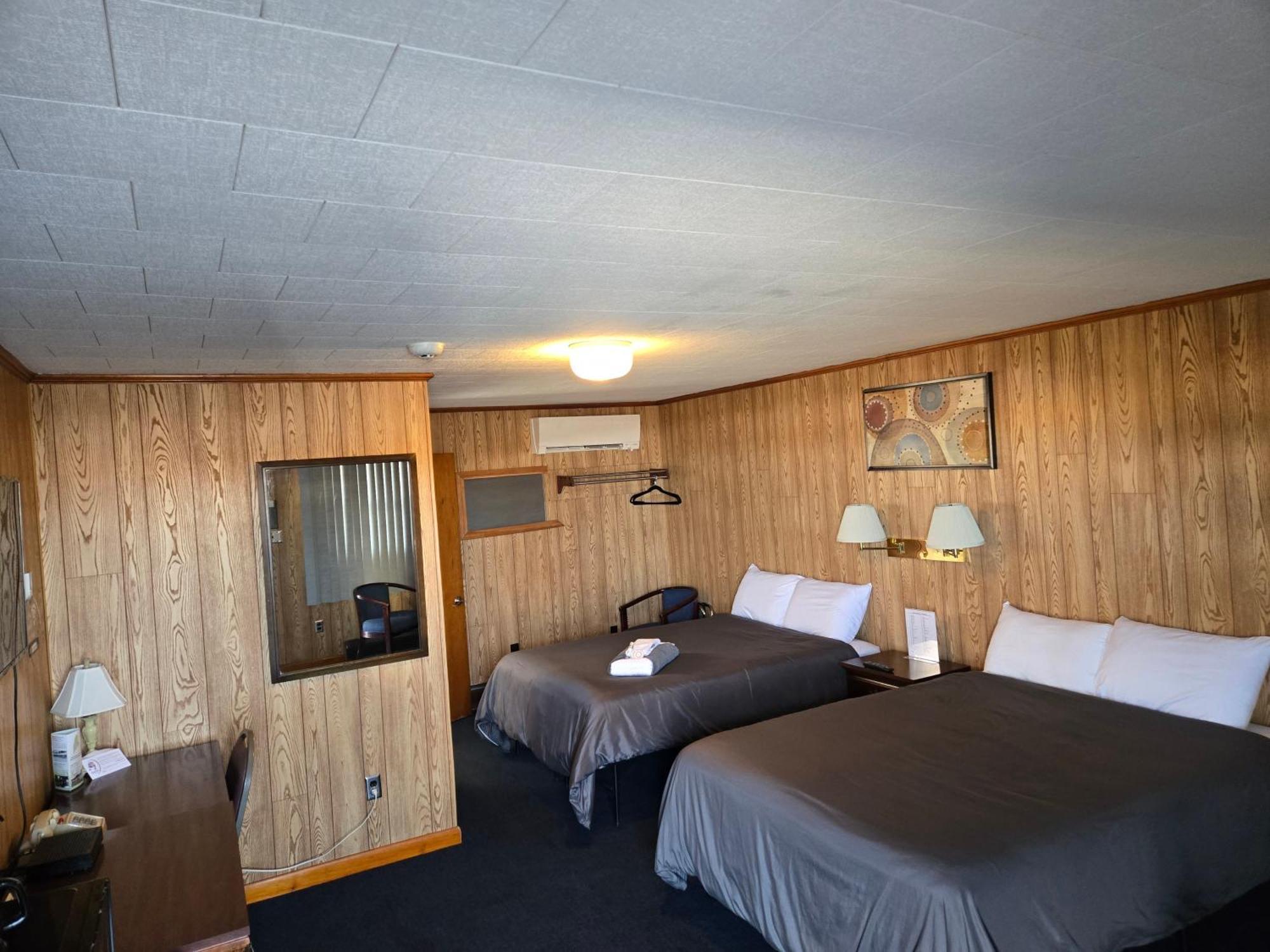 Russell'S Motel Caribou Buitenkant foto