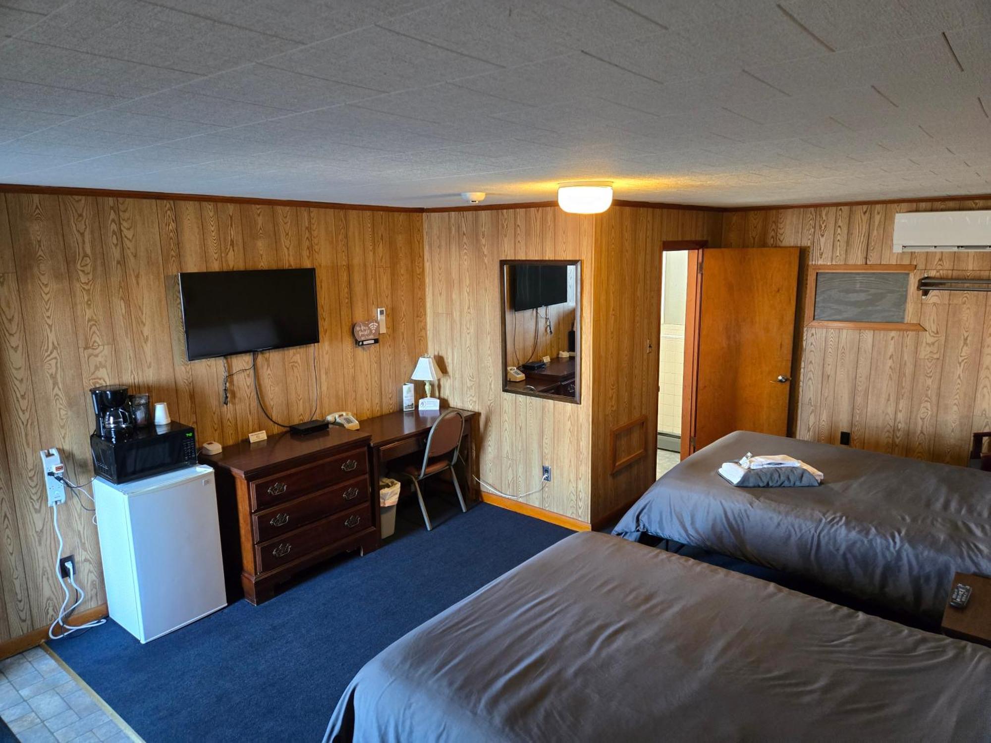 Russell'S Motel Caribou Buitenkant foto