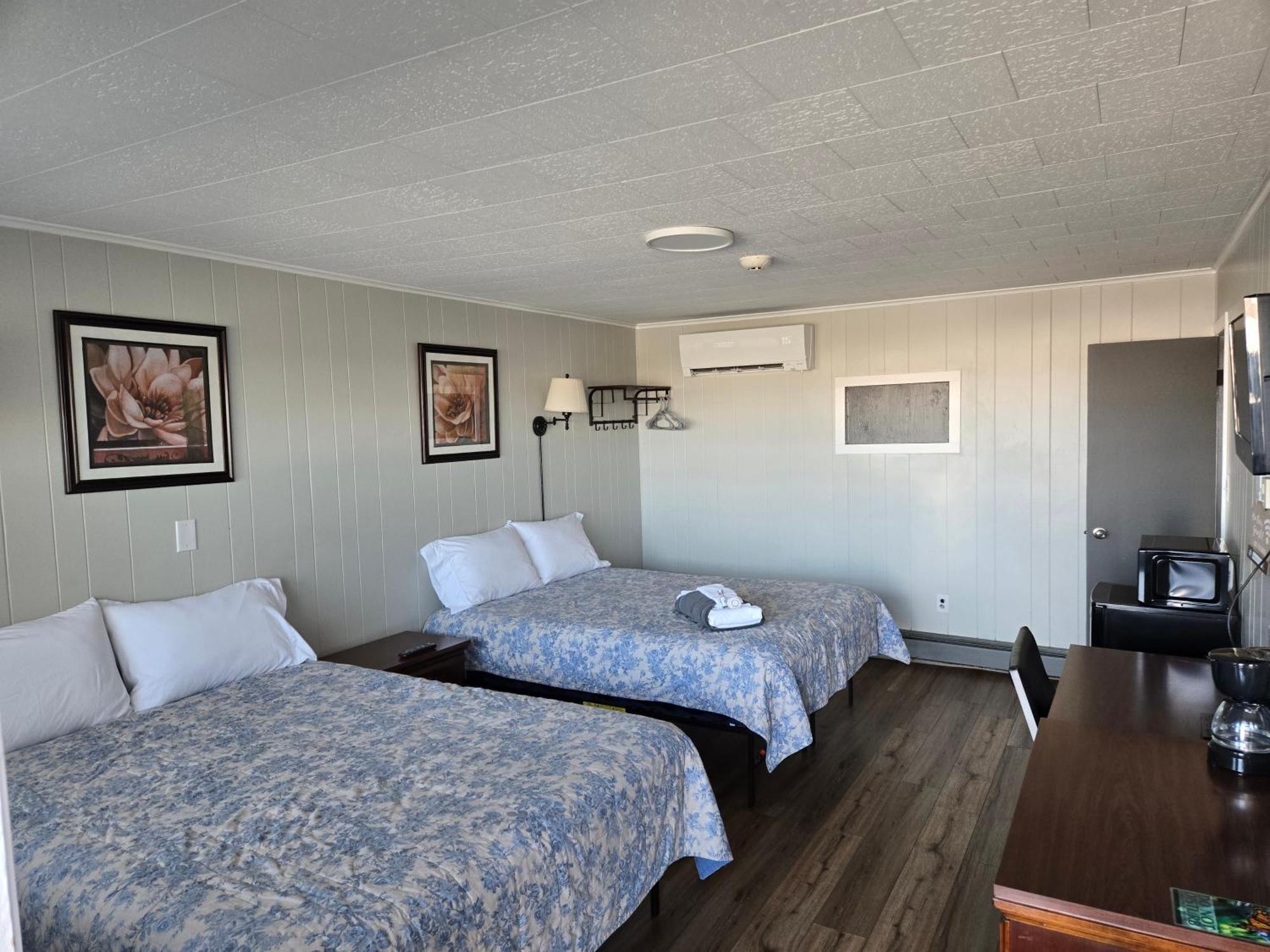 Russell'S Motel Caribou Buitenkant foto